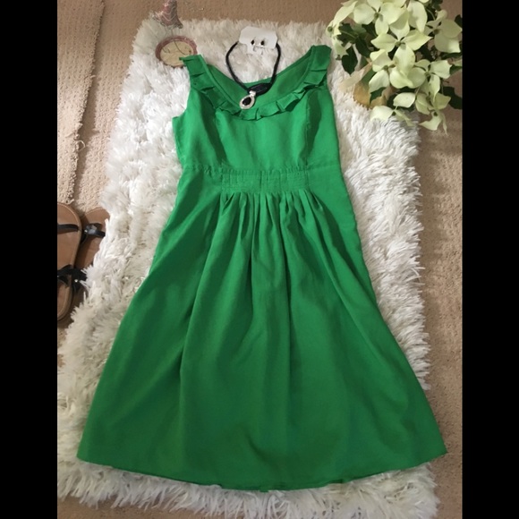 3/$25. ✅Banana Republic- Super cute dress. Size 0 - Picture 2 of 3